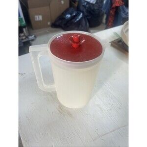 Tupperware 2 Quart Pitcher #1676-1 Clear Blue Push Button Lid 1/2 Gallon Vintage